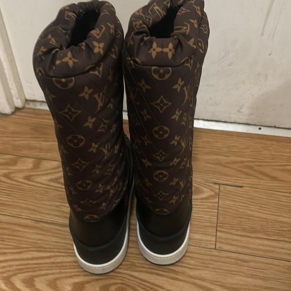 Brand new authentic Louis Vuitton monogram snow boots-RARE - Picture 3 of 8